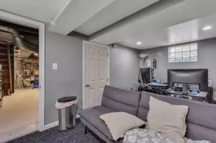 330 Greenlee St, Vanport, PA 15009 - Photo 25