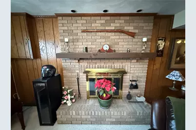 70 Green Meadow Ct, Pittsburgh, PA 15239 - Photo 5
