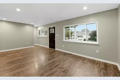 2114 Meadow Ln, Scott Township, PA 15220 - Photo 5