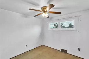218 Skyport Rd, West Mifflin, PA 15122 - Photo 17