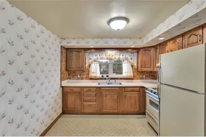 218 Skyport Rd, West Mifflin, PA 15122 - Photo 3