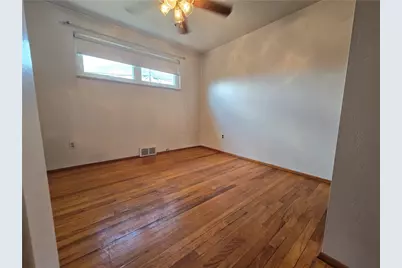 218 Skyport Rd, West Mifflin, PA 15122 - Photo 9