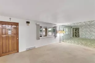 218 Skyport Rd, West Mifflin, PA 15122 - Photo 9