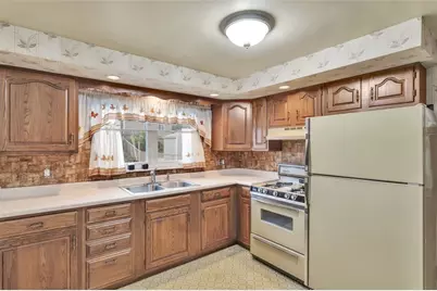 218 Skyport Rd, West Mifflin, PA 15122 - Photo 7