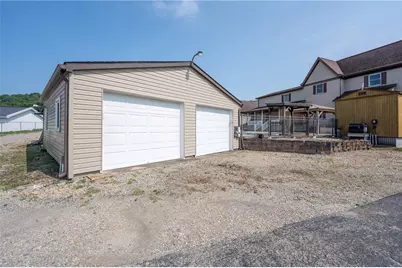 231 9th St, Conemaugh-Yough Townships, PA 15681 - Photo 5