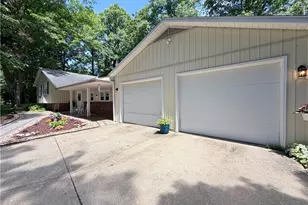 433 Shady Dr, Grove City Boro, PA 16127 - Photo 3