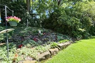 433 Shady Dr, Grove City Boro, PA 16127 - Photo 11