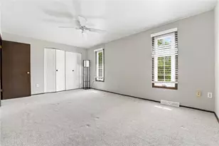 239 Thornberry Dr, Ross Twp, PA 15237 - Photo 17