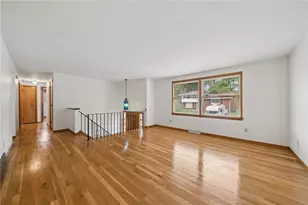 349 Crescent Gardens Dr, Pittsburgh, PA 15235 - Photo 3