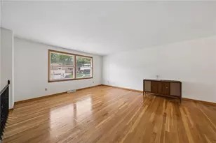 349 Crescent Gardens Dr, Pittsburgh, PA 15235 - Photo 5