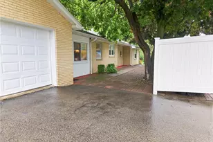 2552 S Hermitage Rd, Hermitage, PA 16148 - Photo 3