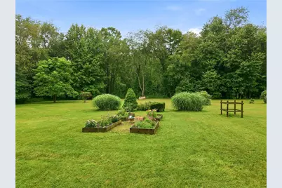2552 S Hermitage Rd, Hermitage, PA 16148 - Photo 9