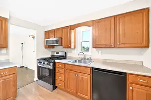 434 Regency Dr, Pittsburgh, PA 15239 - Photo 11