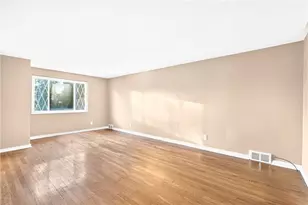 434 Regency Dr, Pittsburgh, PA 15239 - Photo 5