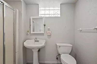 8 Norwich Ave, Pittsburgh, PA 15229 - Photo 21