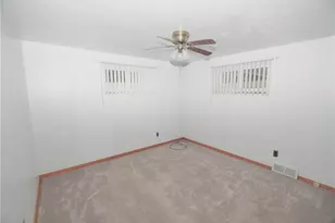 144 Elmwood Dr, Pittsburgh, PA 15116 - Photo 27