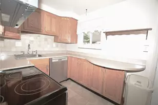 144 Elmwood Dr, Pittsburgh, PA 15116 - Photo 13