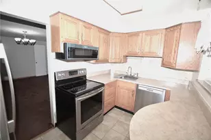 144 Elmwood Dr, Pittsburgh, PA 15116 - Photo 15