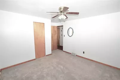 144 Elmwood Dr, Pittsburgh, PA 15116 - Photo 29