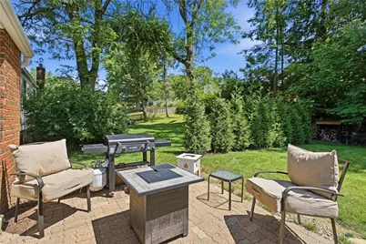 645 Carnival Dr, Pittsburgh, PA 15239 - Photo 37