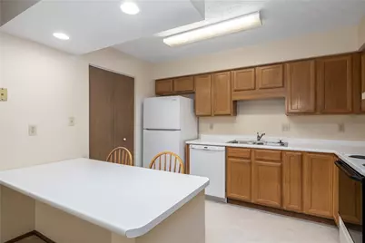 207 Clubhouse Dr, South Strabane, PA 15301 - Photo 5