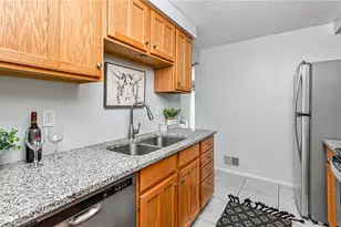 302 Elm Ct, Ross Twp, PA 15237 - Photo 5