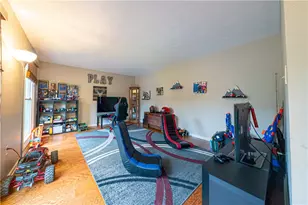 341 Indian Ridge Dr, Coraopolis, PA 15108 - Photo 3