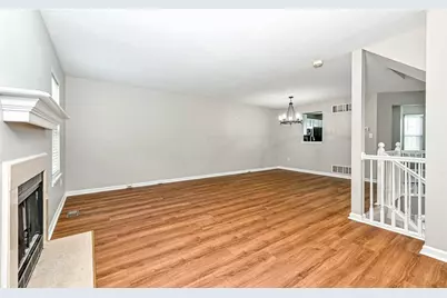 229 Hillvue Dr, Seven Fields Boro, PA 16046 - Photo 7