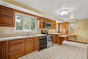 1410 Romano Dr, Bridgeville, PA 15017 - Photo 9