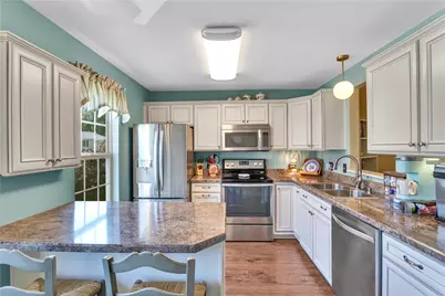 116 Hillvue Dr, Seven Fields Boro, PA 16046 - Photo 5