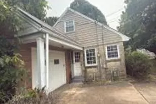 126 Magnolia Dr, Pittsburgh, PA 15116 - Photo 1