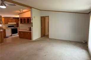 127 Marylynn Ln, Adams Township, PA 16059 - Photo 3