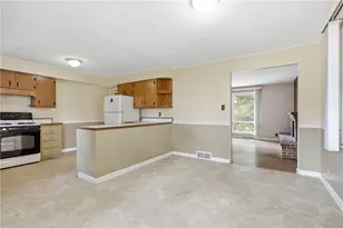 1825 Dixon Way, Patterson Township, PA 15010 - Photo 9