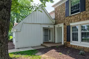 1770 Foxcroft Ln, Pittsburgh, PA 15101 - Photo 1