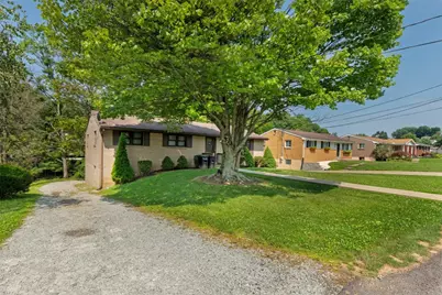 538 Newport Dr, Hempfield Township, PA 15601 - Photo 3