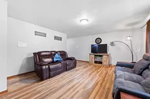 538 Newport Dr, Hempfield Township, PA 15601 - Photo 11