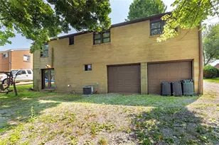538 Newport Dr, Hempfield Township, PA 15601 - Photo 5