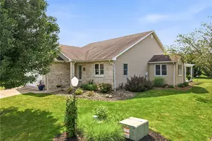673 Chesapeake Ct, Hermitage, PA 16148 - Photo 1