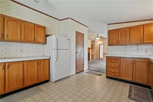 736 Regent Dr, Chartiers, PA 15301 - Photo 9