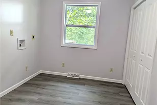 910 Burton, Youngwood, PA 15697 - Photo 13