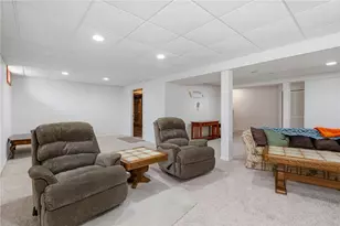 142 Bradford Square Dr, Trafford, PA 15085 - Photo 25