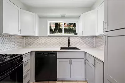 213 E Meyers Street, Pittsburgh, PA 15210 - Photo 13