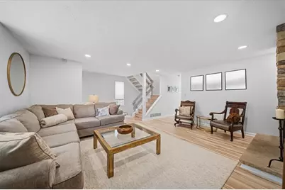 2631 Hunters Point Dr, Pittsburgh, PA 15090 - Photo 5
