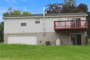 115 Bristol Ln, Hempfield Township, PA 15642 - Photo 3