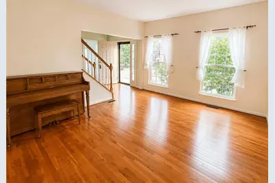 1619 Norman Dr, Pittsburgh, PA 15143 - Photo 9