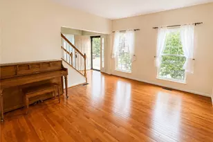1619 Norman Dr, Pittsburgh, PA 15143 - Photo 9