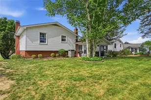 225 Princeton Dr, Center Township, PA 15001 - Photo 35