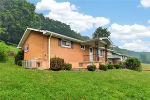 323 Albrights Lake Rd, Hempfield Township, PA 15601 - Photo 25