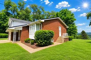 1060 King Arthur Dr, Washington Township, PA 15613 - Photo 3