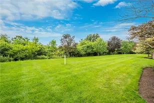 807 Cherry Hill Dr, Collier Township, PA 15142 - Photo 3
